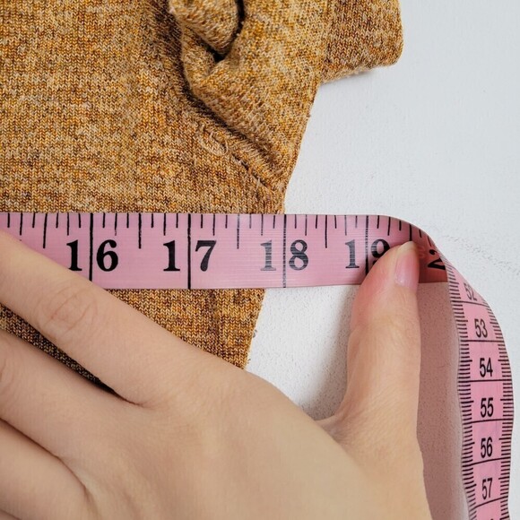 WayTolan Tan Brown V Neck Fuzzy Knit Long Sleeve Pullover Sweater Size Medium - Picture 8 of 10